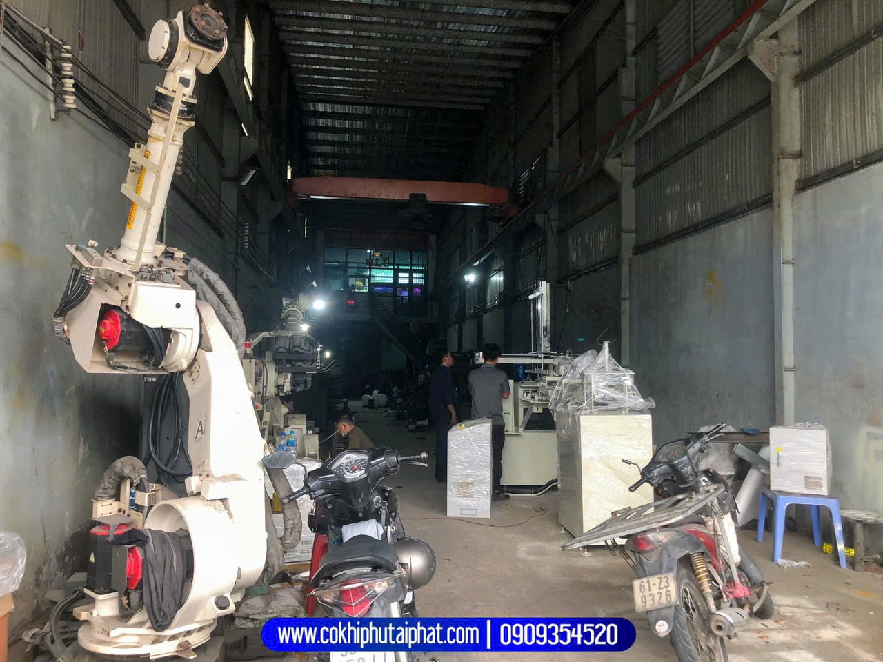 robot gắp kính trong gia công kính hộp